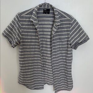 Hollister Gray Casual Button Down Shirt with Short Sleeves and Relaxed Fit